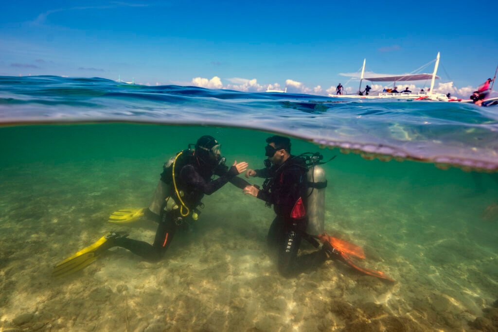 Open Water student takes his lesson in the shallow area of Panagsama beach